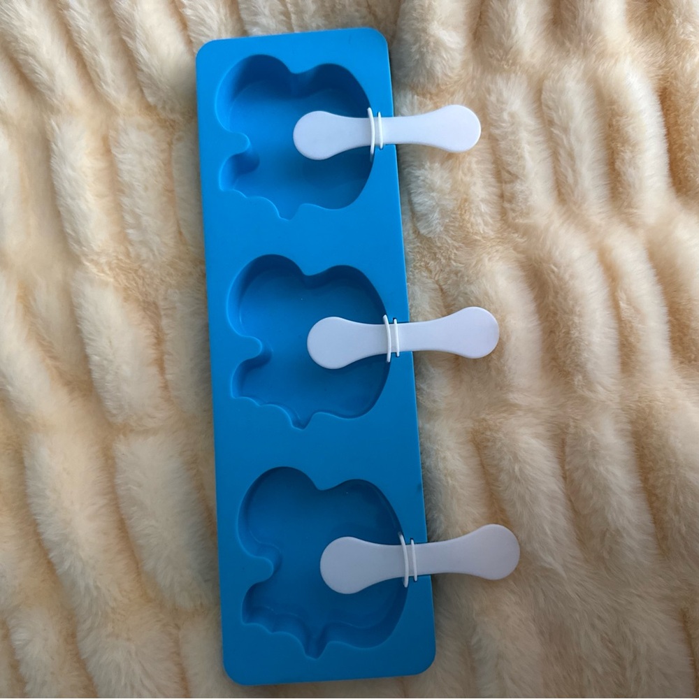 Disney Mickey Kitchen Bundle Apron Utensils 4 Bowl Set Chip Clips Popsicle Mold - Picture 11 of 15